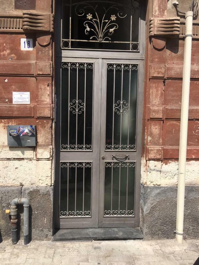 A Casa Del Reuccio Appartement Catánia Buitenkant foto